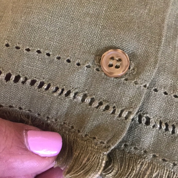 NWOT Etam Green Linen Top with back buttons - Picture 4 of 6